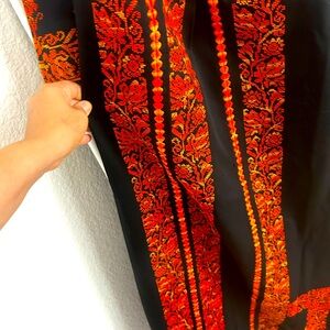 Palestinian thoub hand embroi